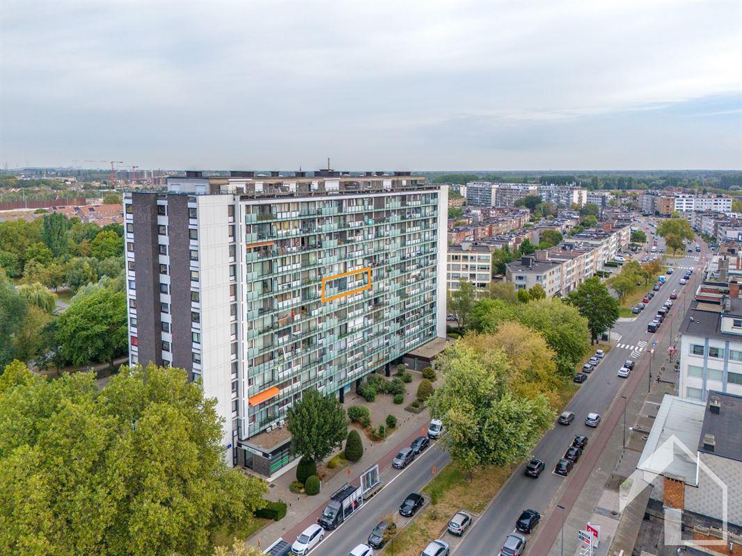 Gerenoveerd appartement met 2 slaapkamers, autostaanplaats en een terras met ruim zicht