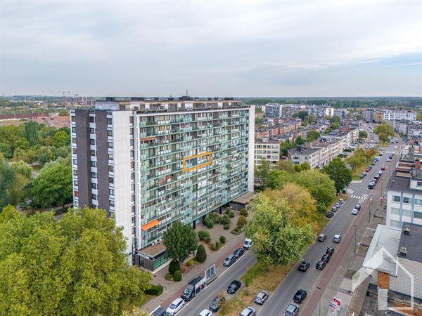 Gerenoveerd appartement met 2 slaapkamers, autostaanplaats en een terras met ruim zicht