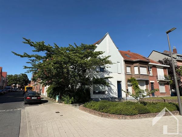 Ruime halfopen woning op goede locatie