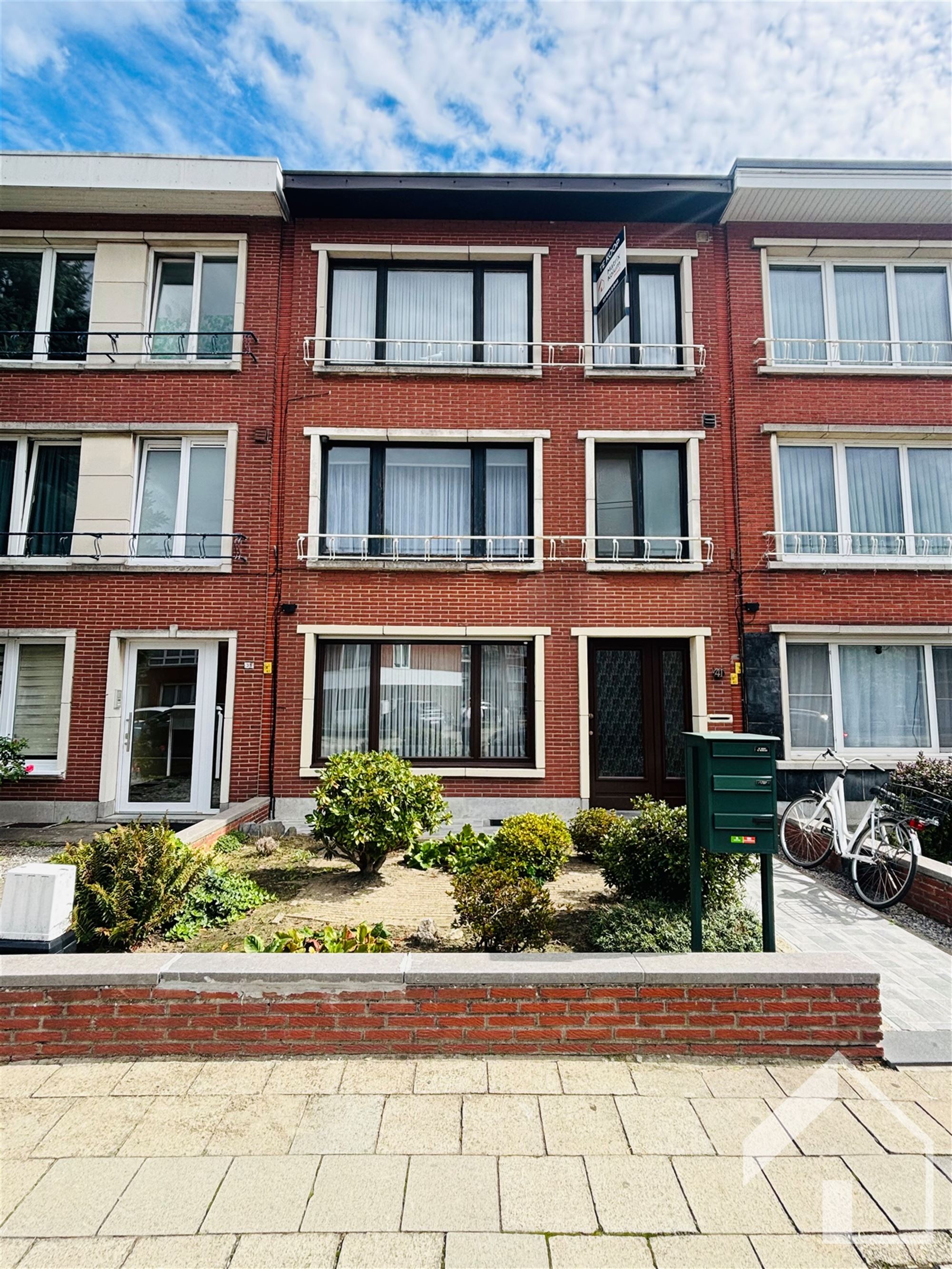 Op te frissen appartement op de 2e verdieping