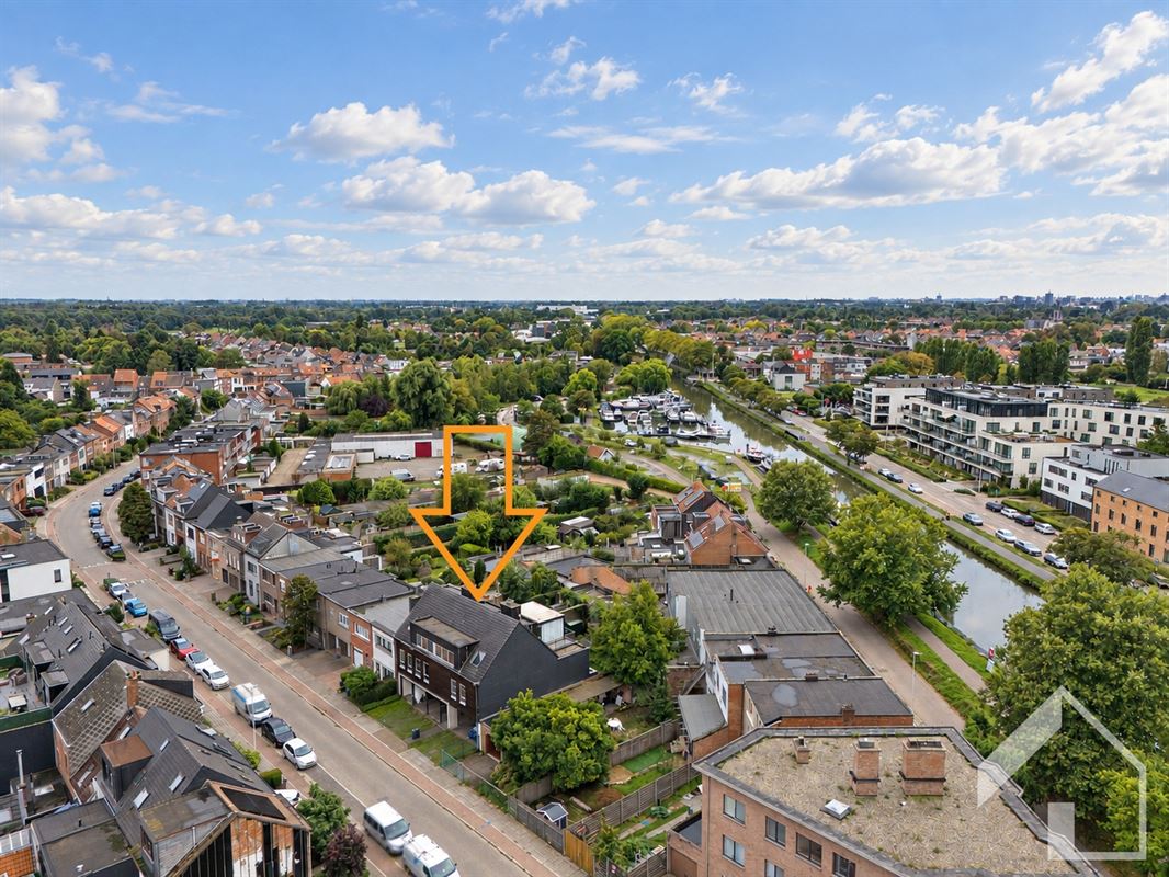 Ruim dakappartement met groot terras en staanplaats