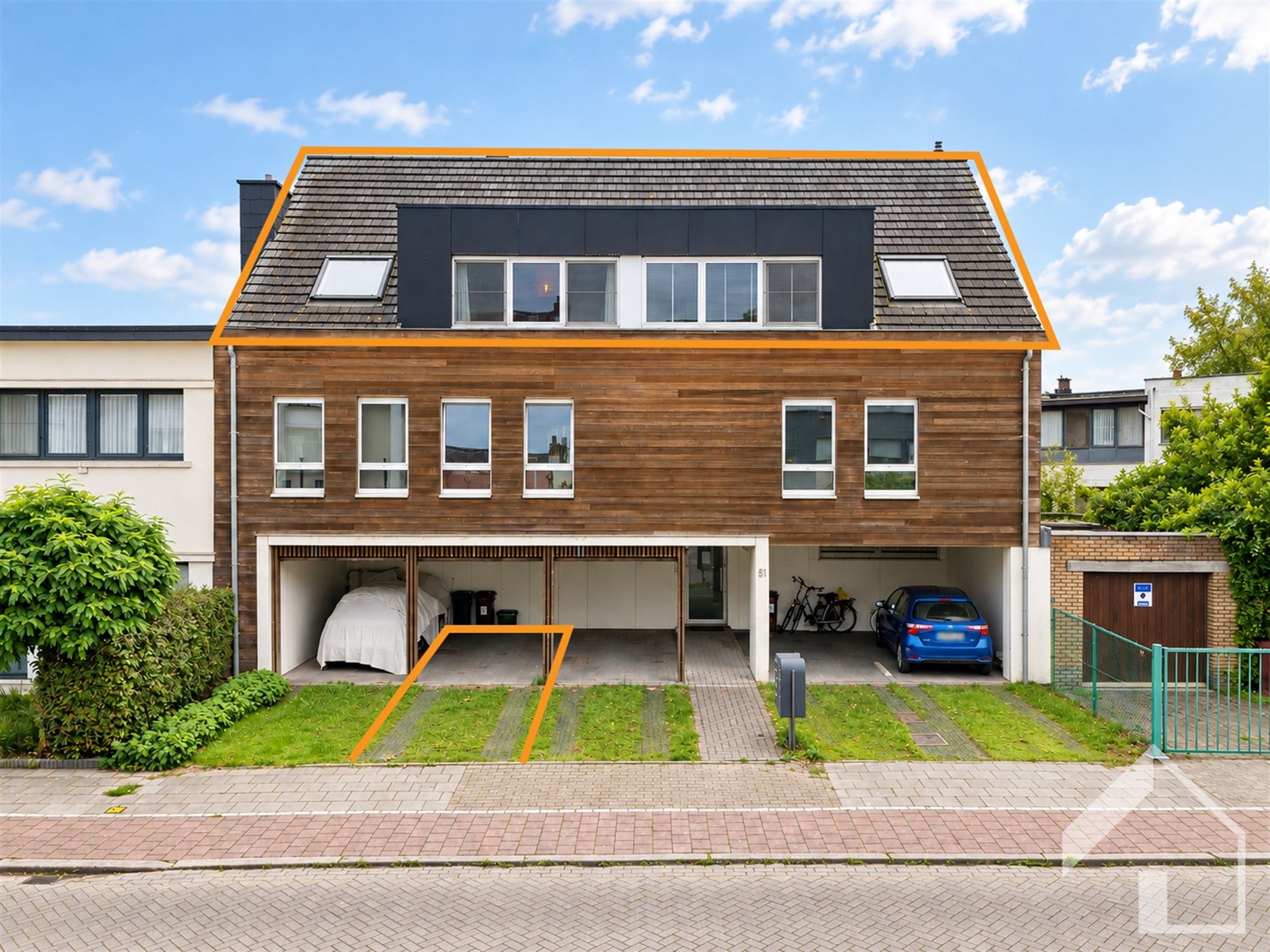 Ruim dakappartement met groot terras en staanplaats