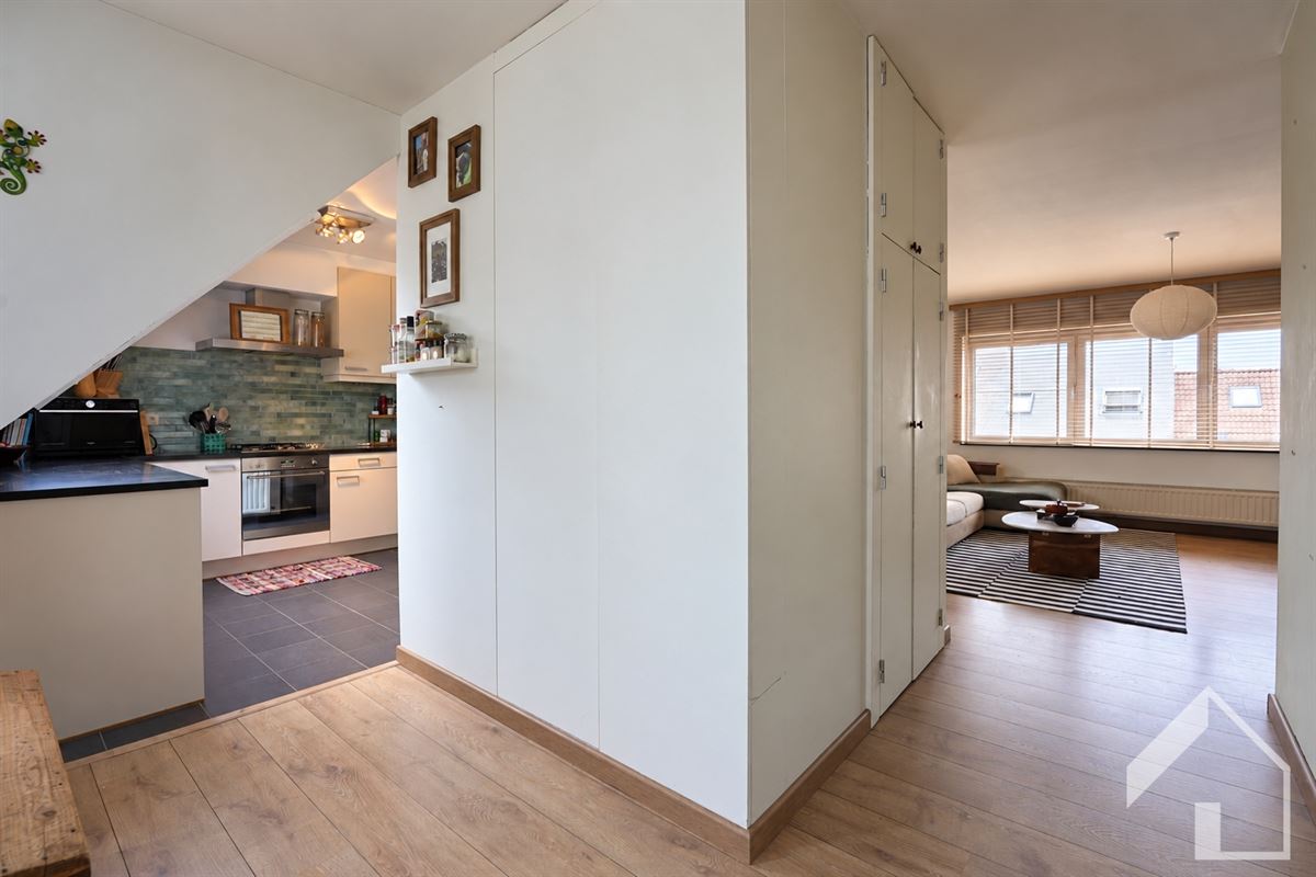 Ruim dakappartement met groot terras en staanplaats