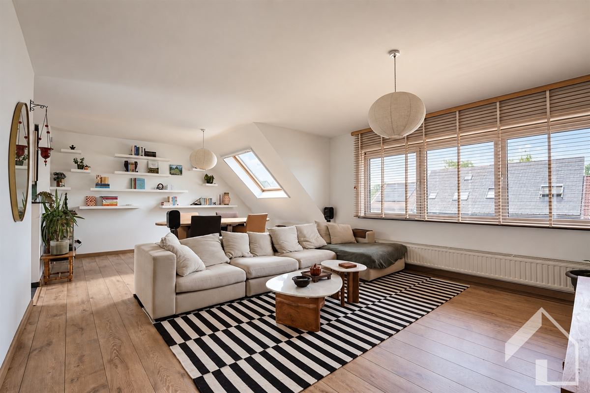 Ruim dakappartement met groot terras en staanplaats