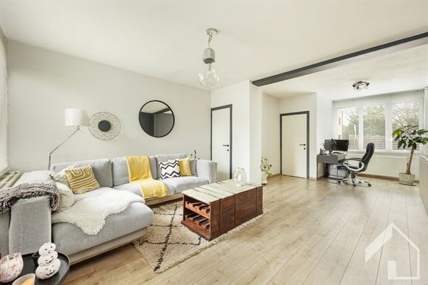Instapklare rijwoning met gezellige tuin!