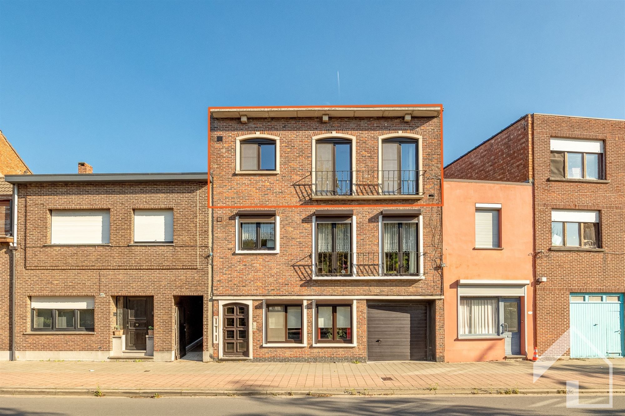 Ruim appartement met garagebox