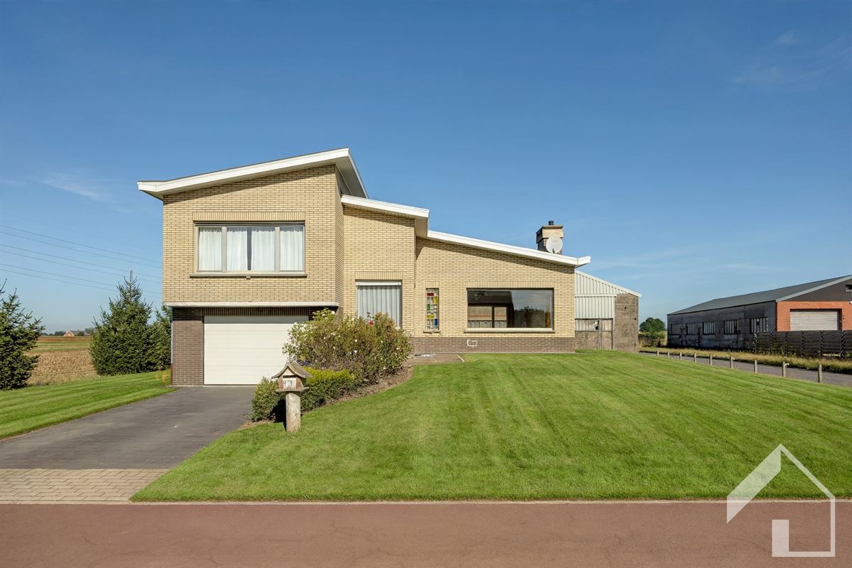 Woning met 2 magazijnen en 2 hectare landbouwgrond