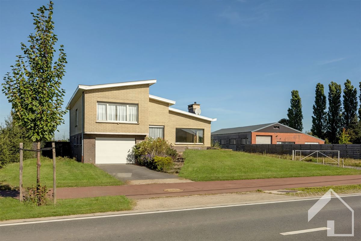 Woning met 2 magazijnen en 2 hectare landbouwgrond