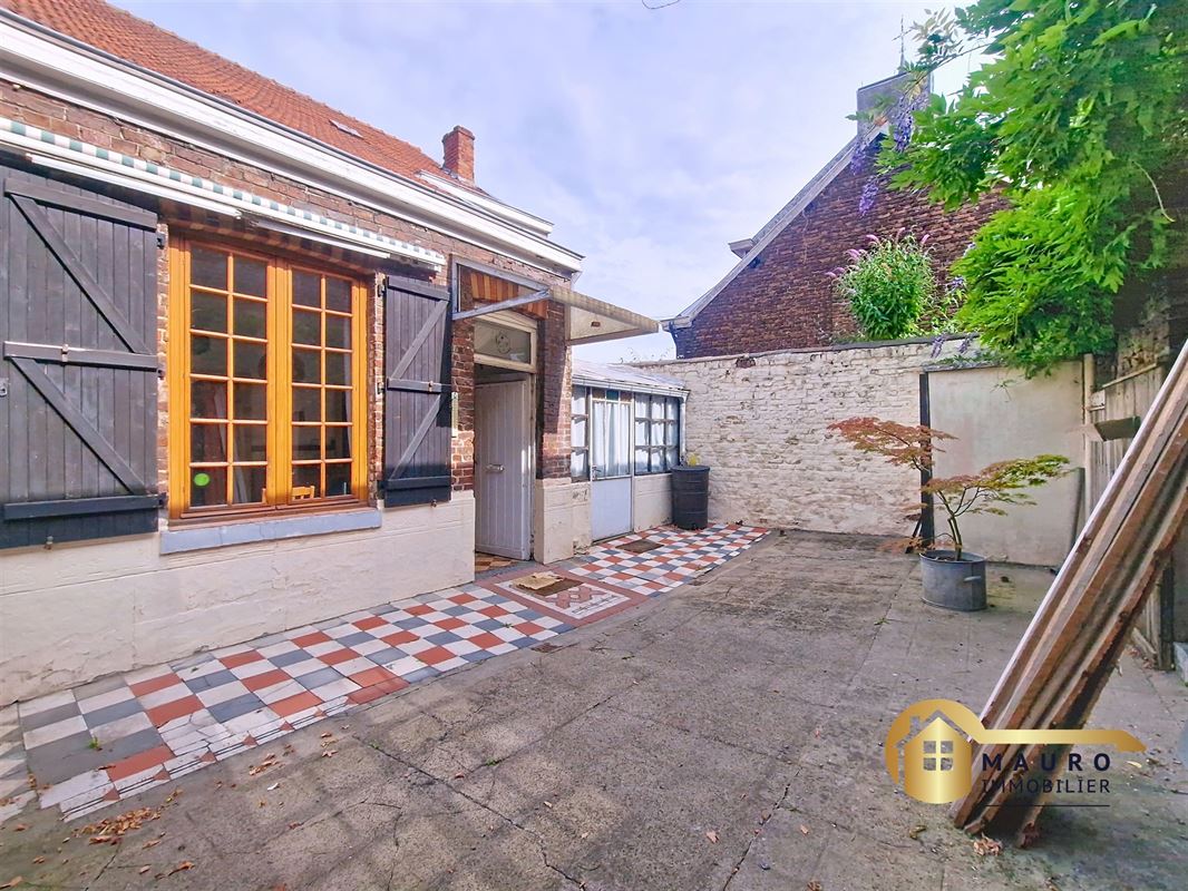Grande maison avec Grange et garage.