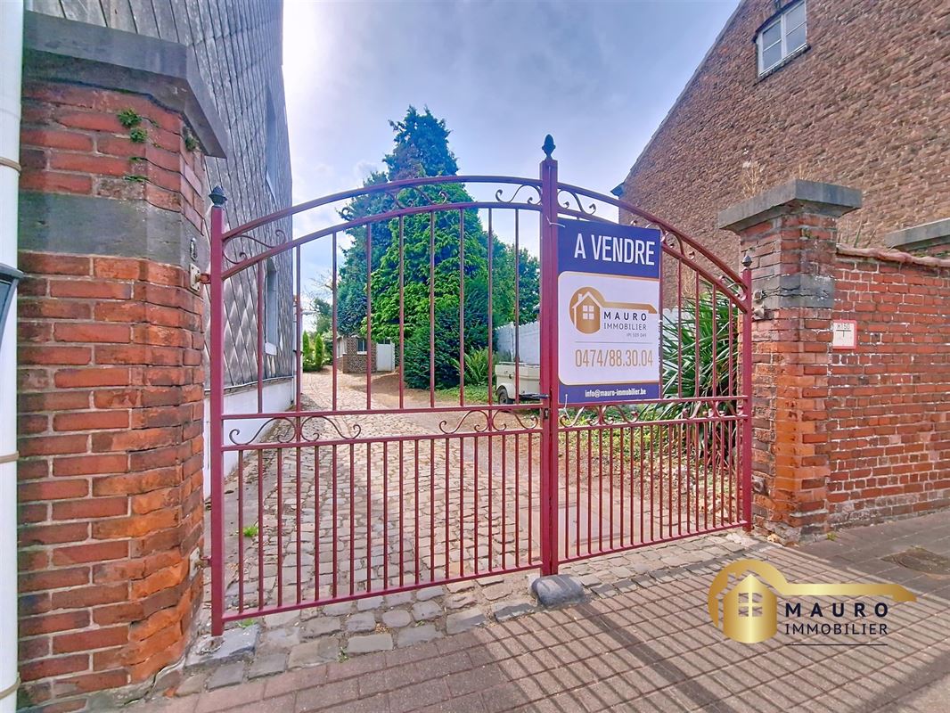 Grande maison avec Grange et garage.