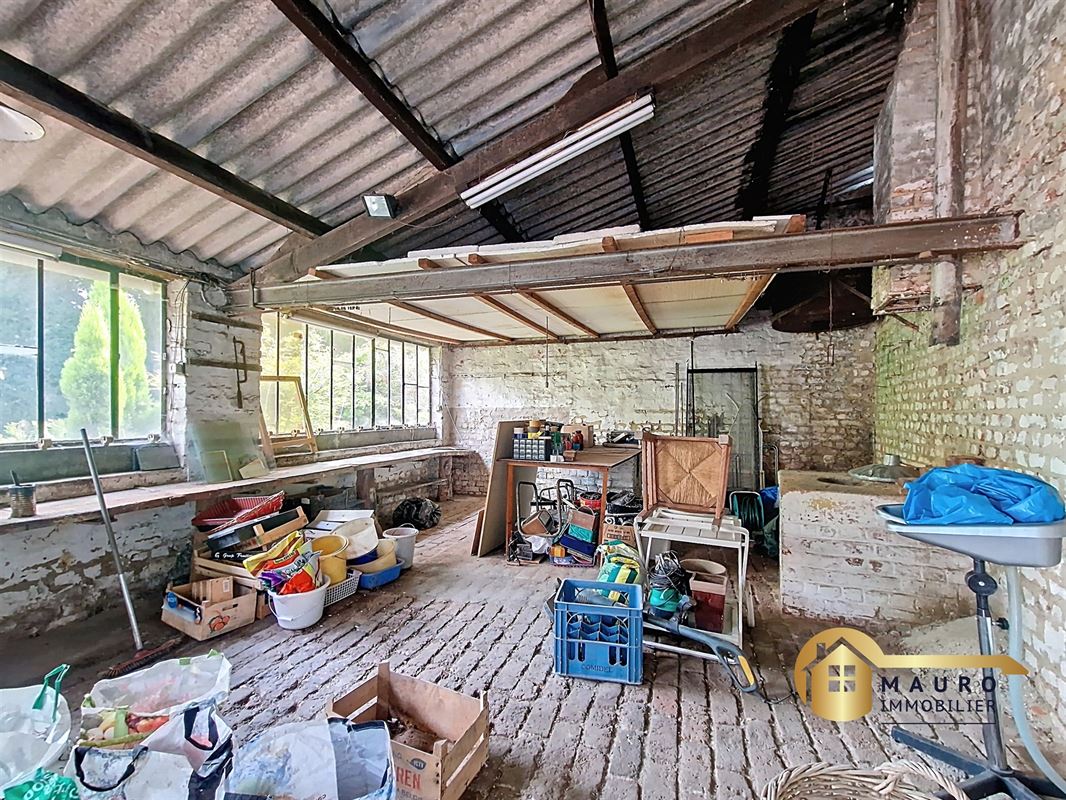 Grande maison avec Grange et garage.