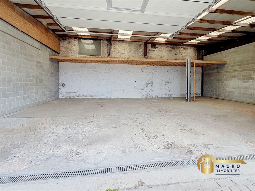 Entrepôt de 103 m².