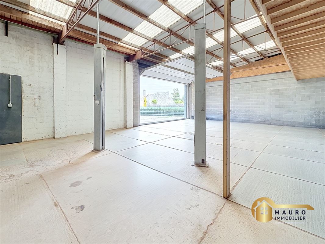 Entrepôt de 103 m².