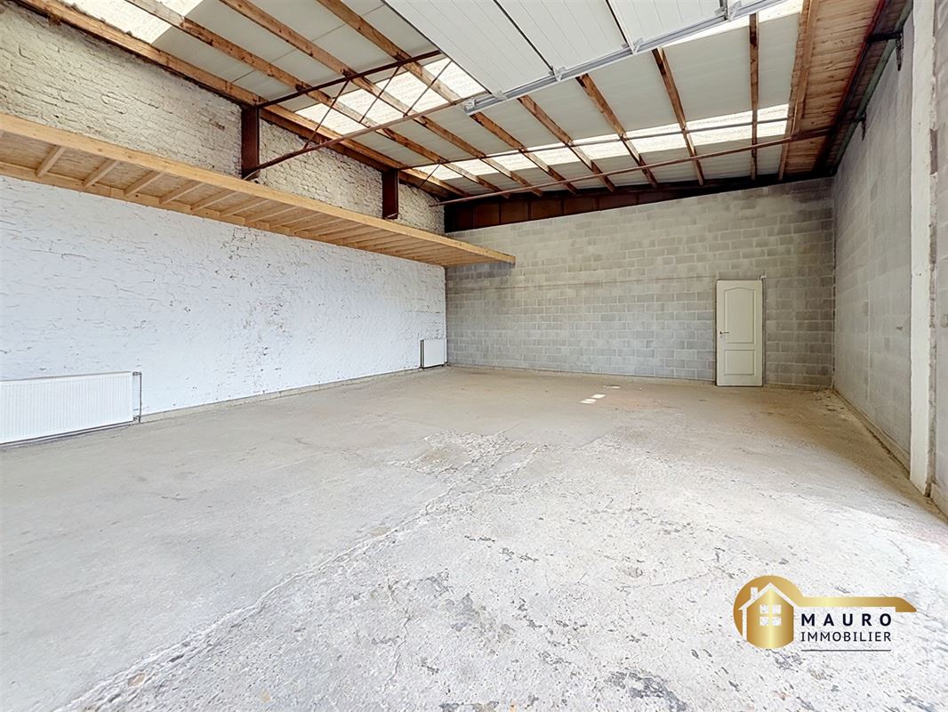 Entrepôt de 103 m².