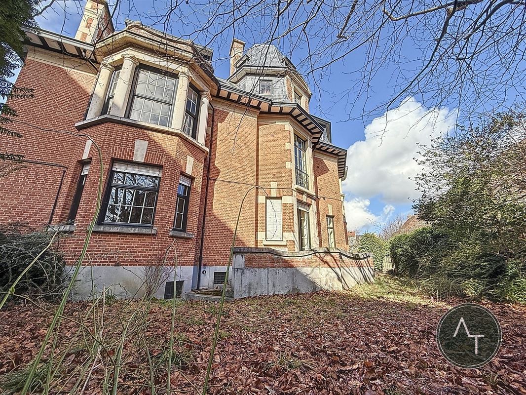 Linthout / Herenhuis +/- 590m² te renoveren