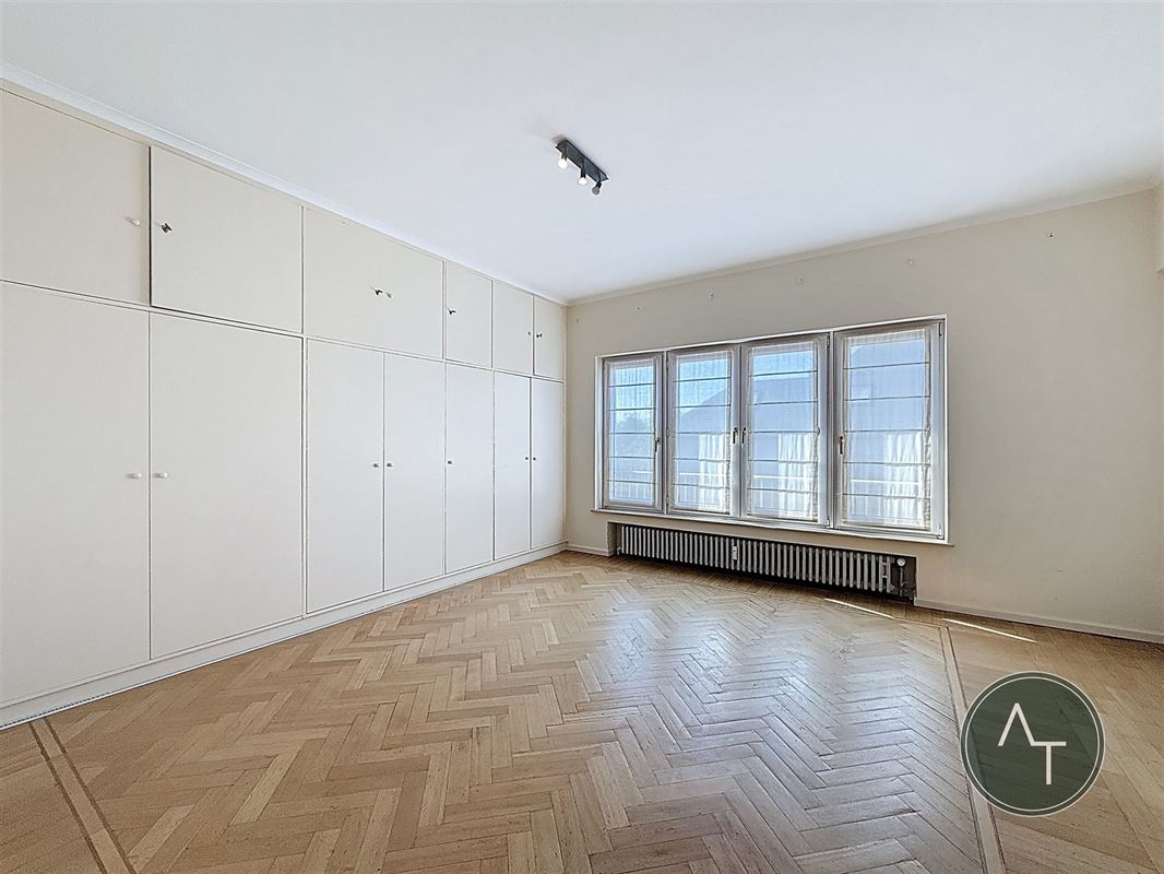 Montgomery / App. 2ch +/- 178m² à rénover