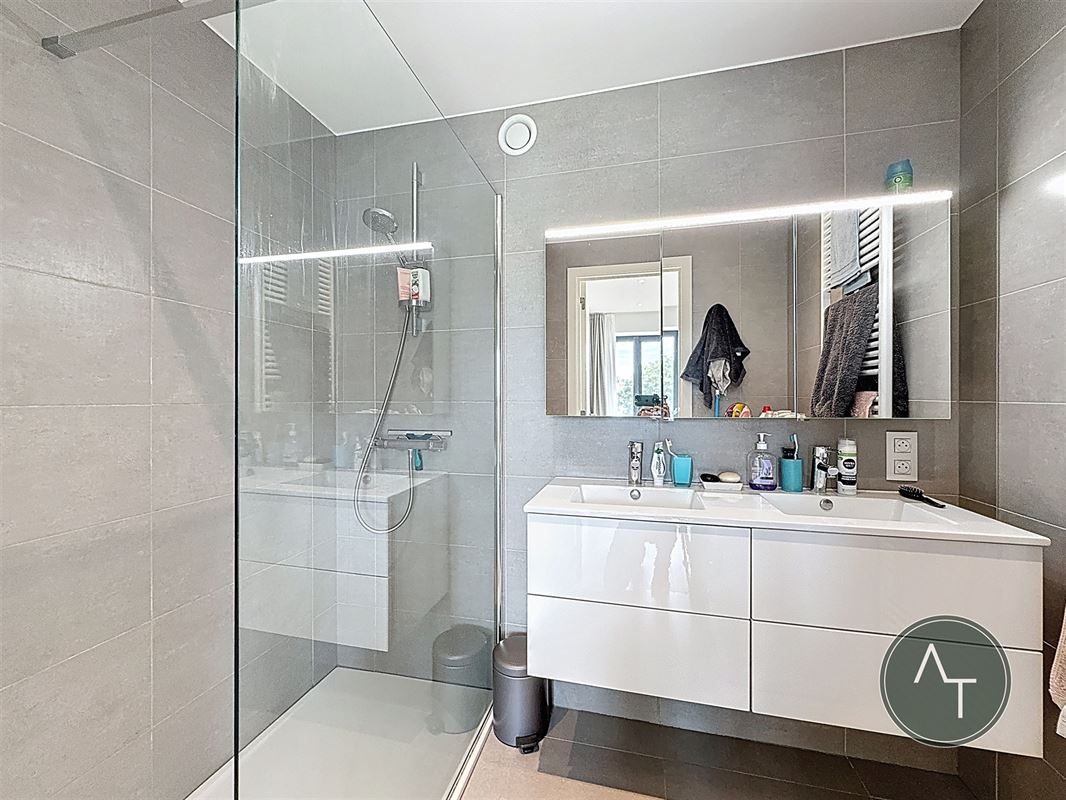 Châtelain / App. 1ch +/- 66m² avec terrasse et parking