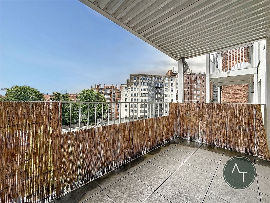 Châtelain / App. 1ch +/- 66m² avec terrasse et parking