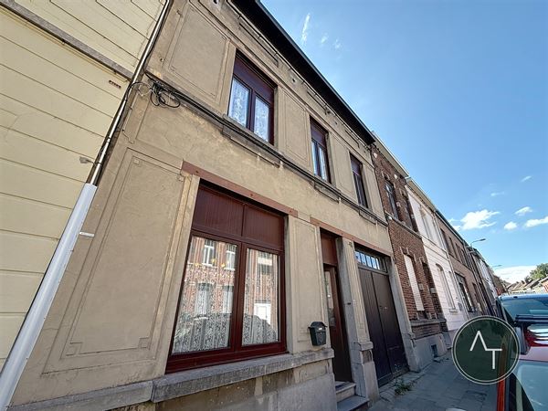 Braine Center / Terraced house +/- 195m² to be renovated
