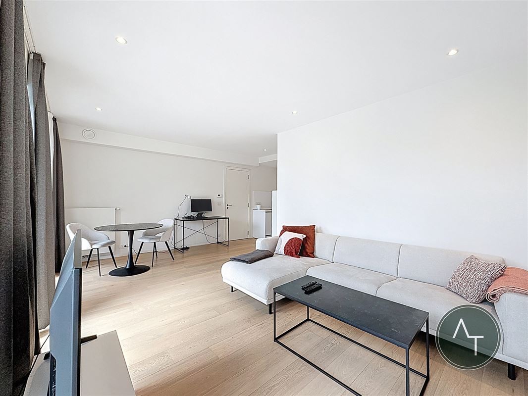 Châtelain / App. 1ch +/- 66m² avec terrasse et parking