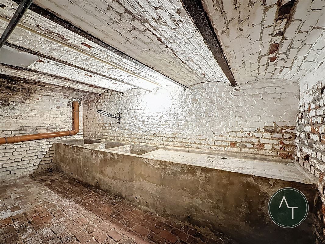 Braine Center / Terraced house +/- 195m² to be renovated