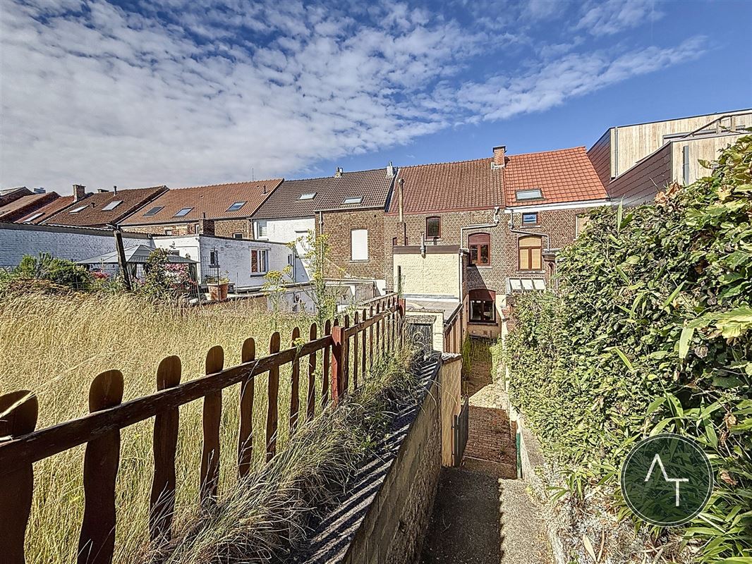 Braine Center / Terraced house +/- 195m² to be renovated