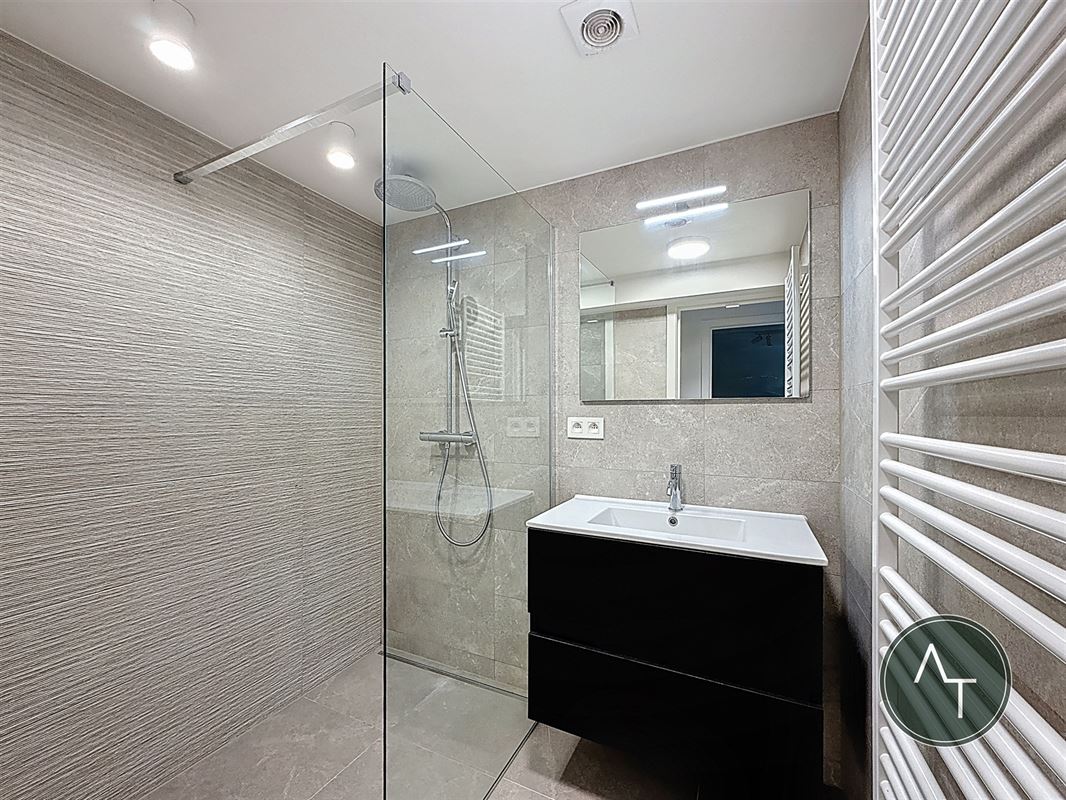 Calevoet / App. 2ch +/- 109m² avec grande terrasse, entièrement rénové