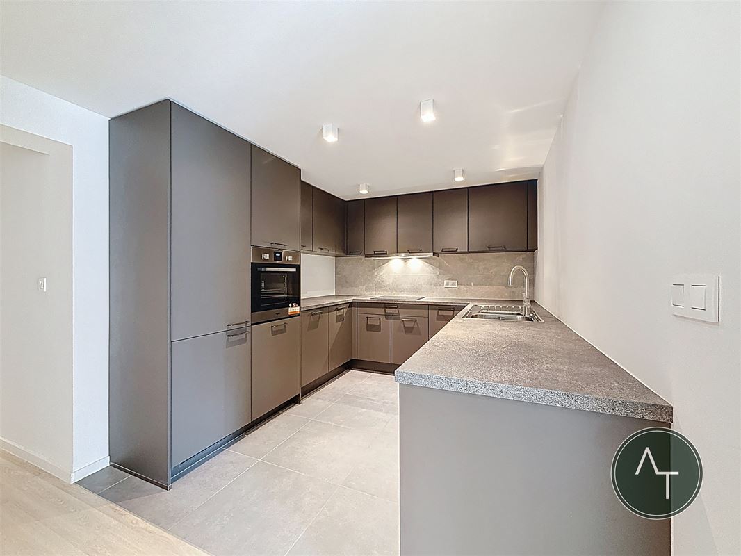 Calevoet / App. 2ch +/- 109m² avec grande terrasse, entièrement rénové