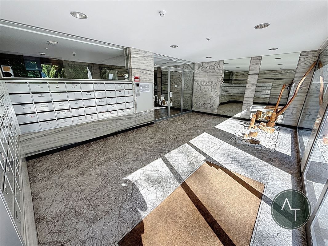 Van Becelaere / Studio +/- 48m² to renovate