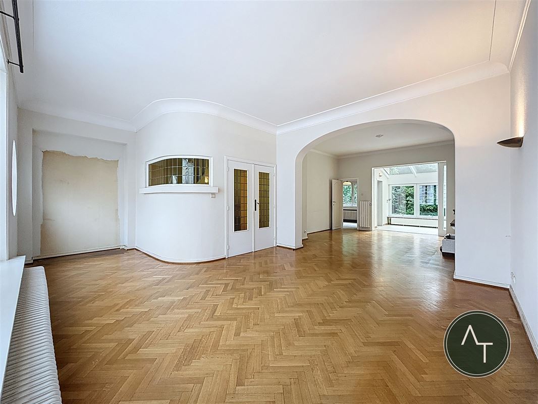 Pagodes / Maison moderniste 4ch +/- 215m² à rénover
