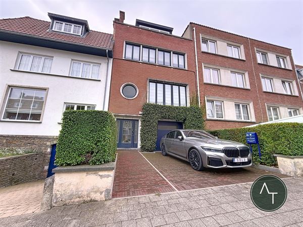 Pagodes / Maison moderniste 4ch +/- 215m² à rénover