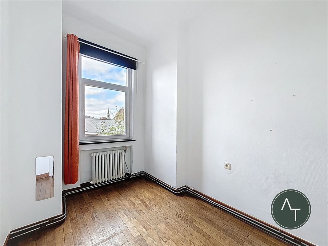 Trône / App. 2sl + bureel +/- 121m²