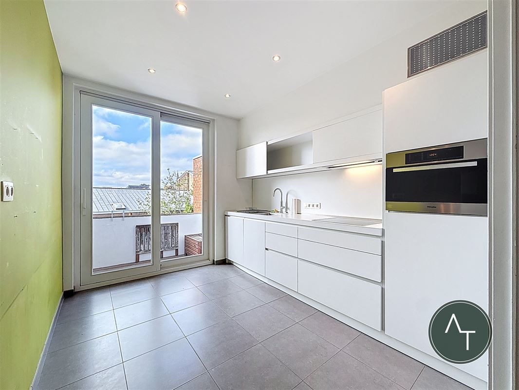 Trône / App. 2sl + bureel +/- 121m²