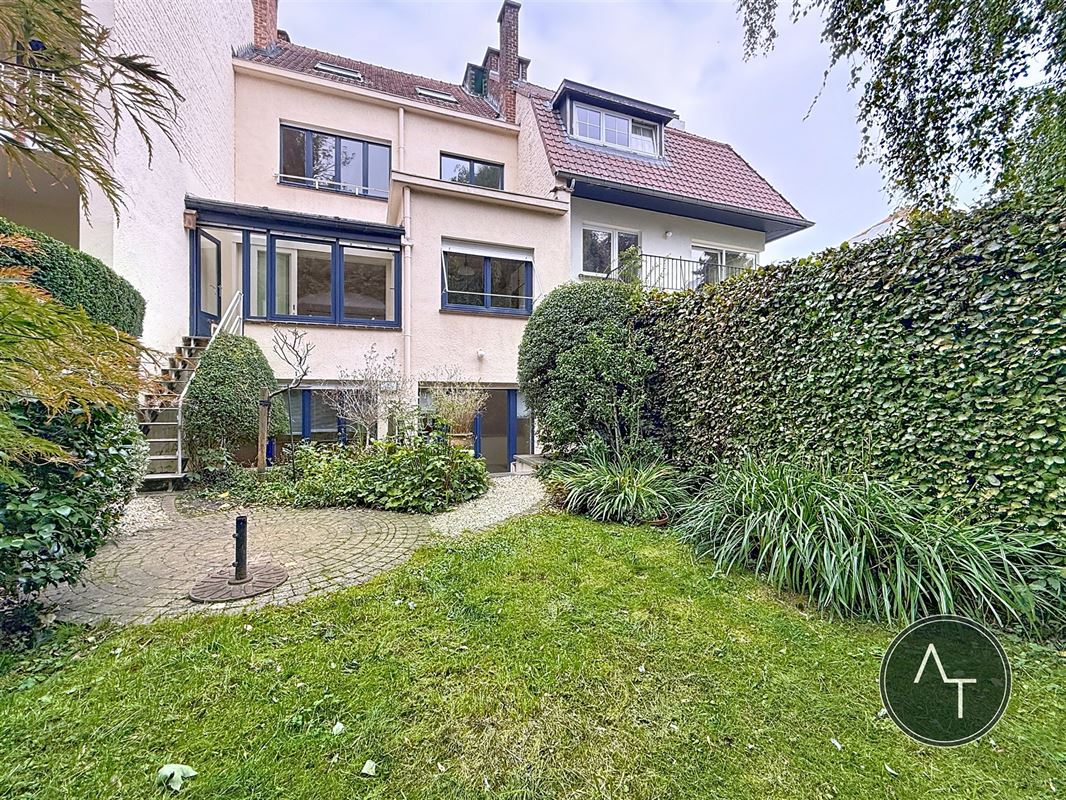 Pagodes / Maison moderniste 4ch +/- 215m² à rénover