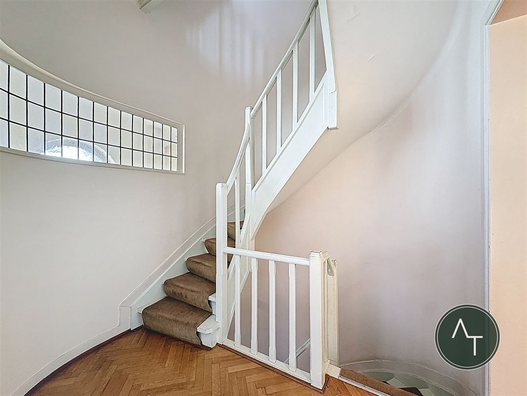 Pagodes / Maison moderniste 4ch +/- 215m² à rénover