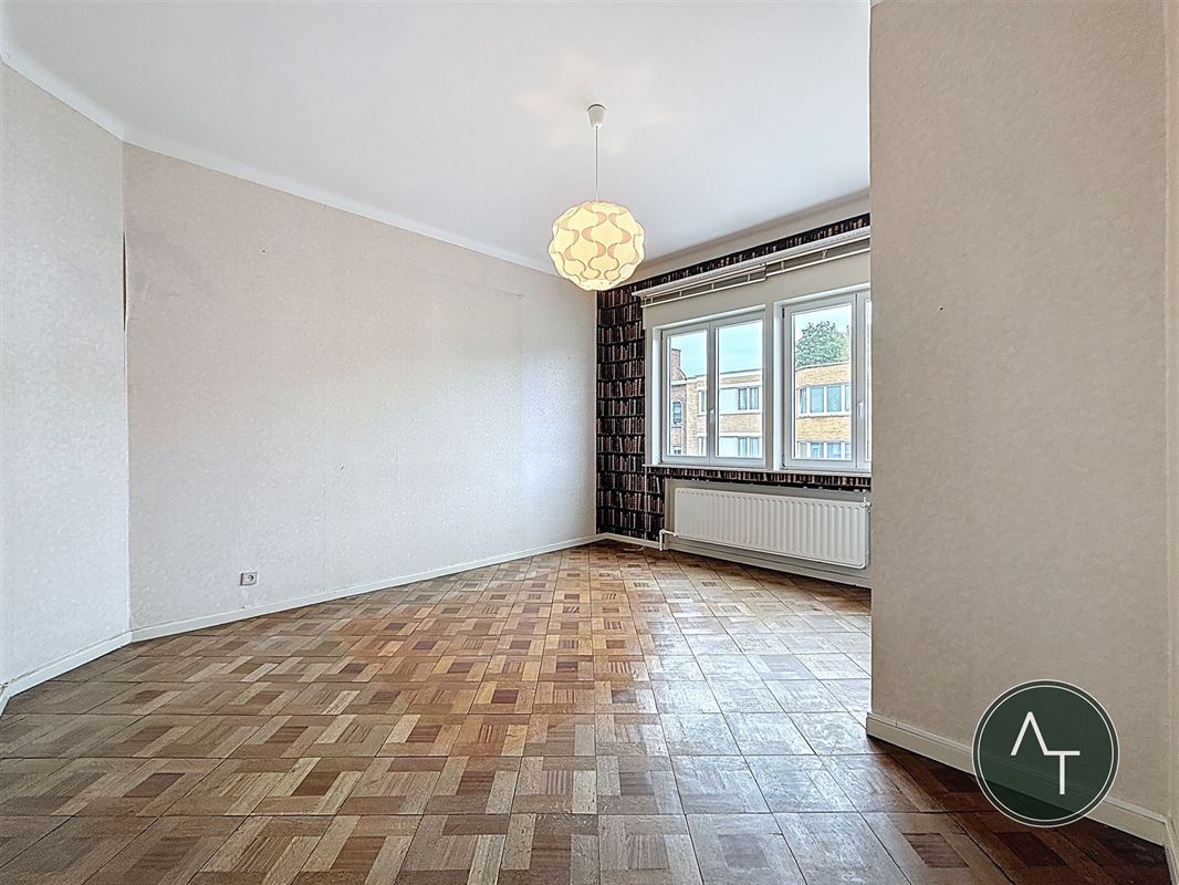 Pagodes / Maison moderniste 4ch +/- 215m² à rénover