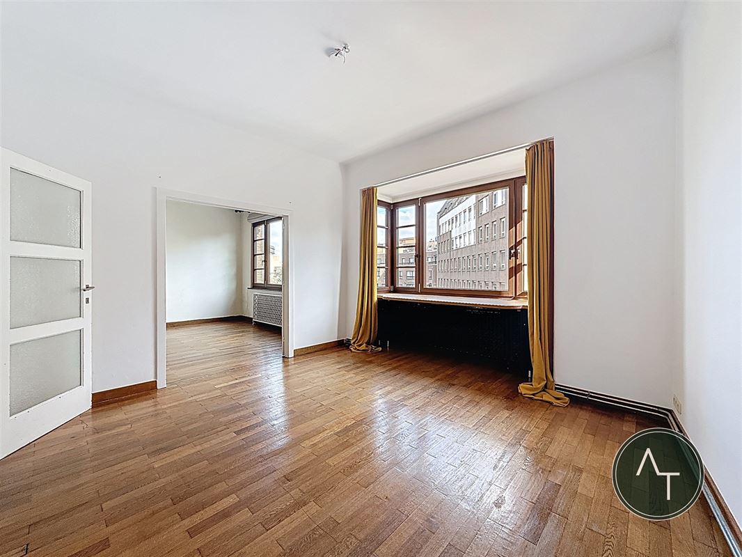 Trône / App. 2sl + bureel +/- 121m²