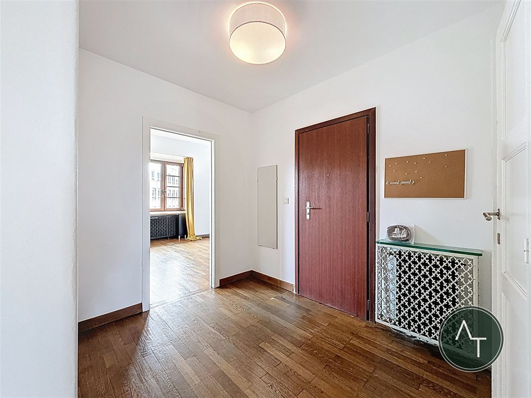 Trône / App. 2sl + bureel +/- 121m²