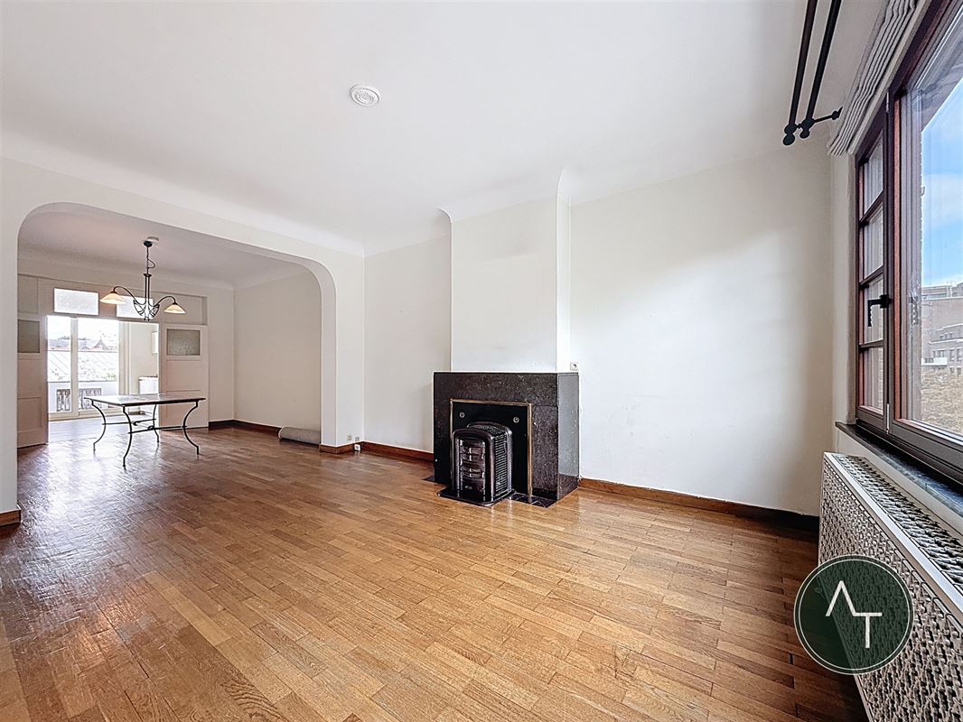 Trône / App. 2sl + bureel +/- 121m²