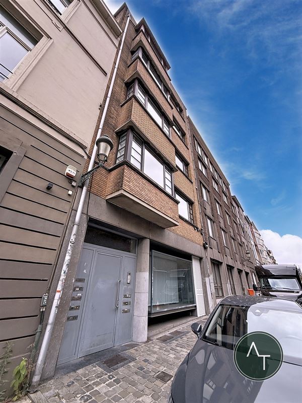 Trône / App. 2sl + bureel +/- 121m²