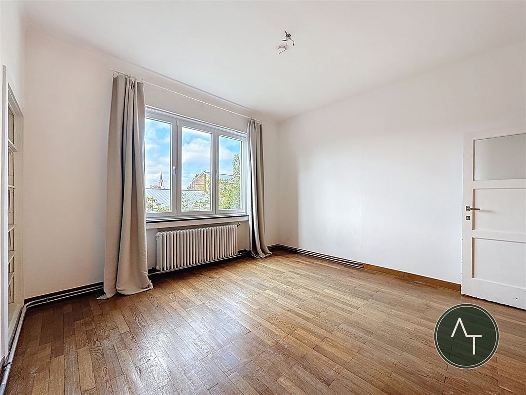 Trône / App. 2sl + bureel +/- 121m²