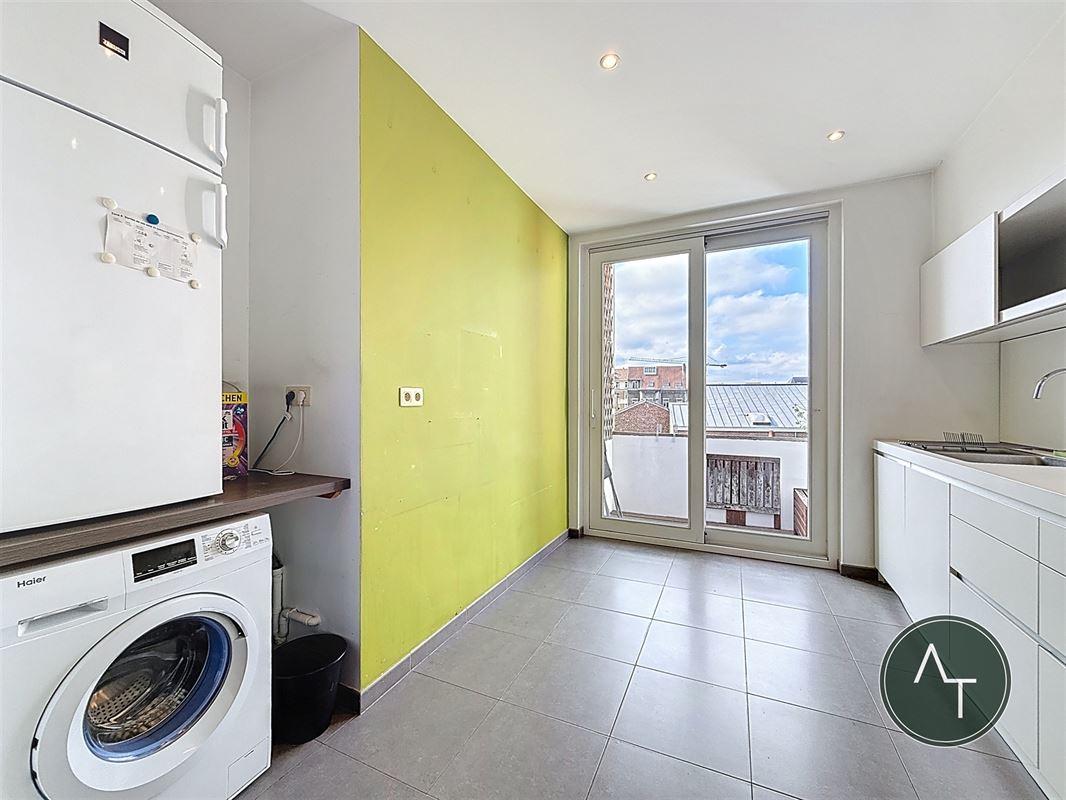 Trône / App. 2sl + bureel +/- 121m²