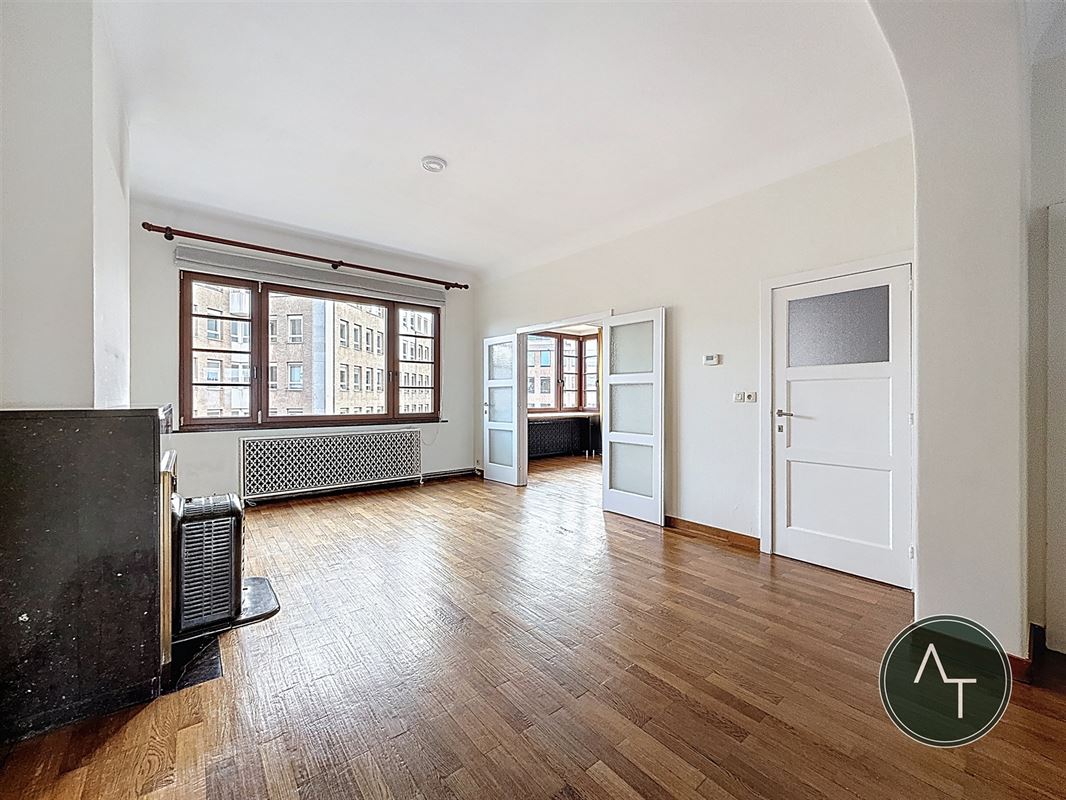 Trône / App. 2sl + bureel +/- 121m²