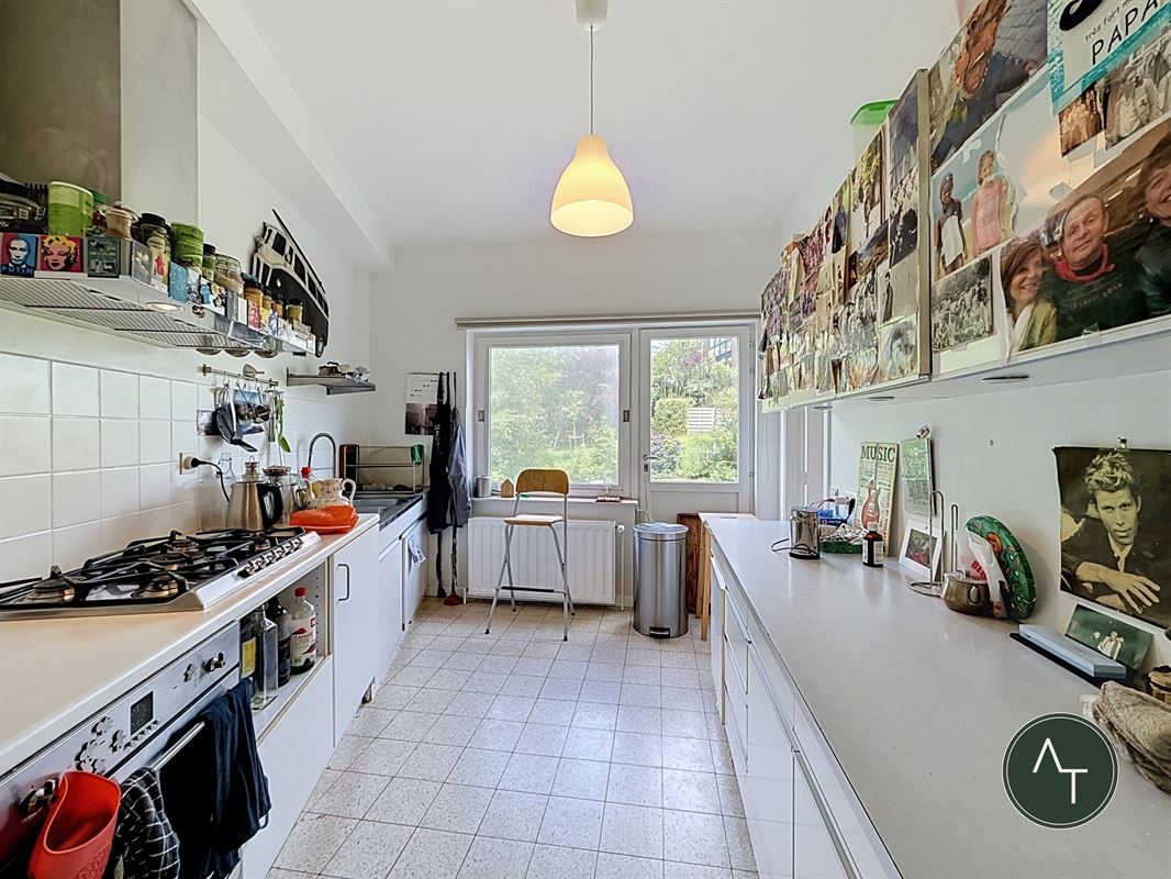 Sint-Job / Modernistische woning 3-sl +/- 204 m² met garage en tuin