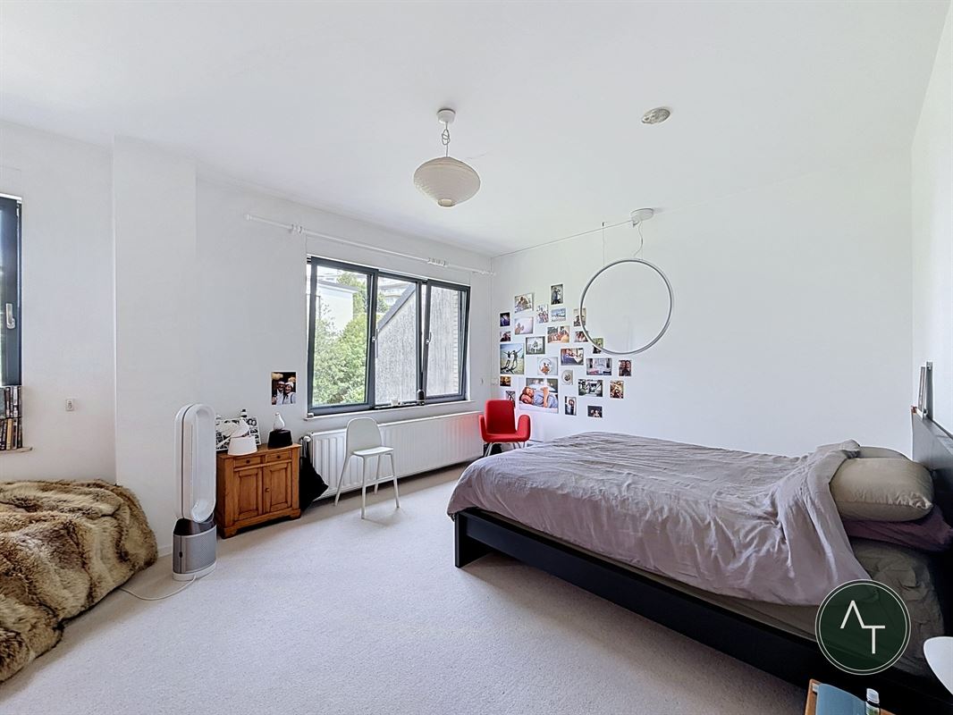Sint-Job / Modernistische woning 3-sl +/- 204 m² met garage en tuin
