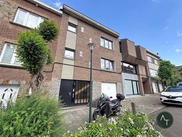 Sint-Job / Modernistische woning 3-sl +/- 204 m² met garage en tuin
