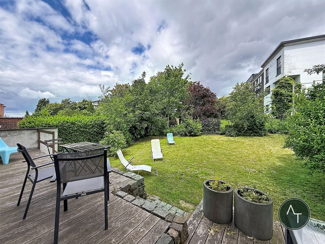 Sint-Job / Modernistische woning 3-sl +/- 204 m² met garage en tuin