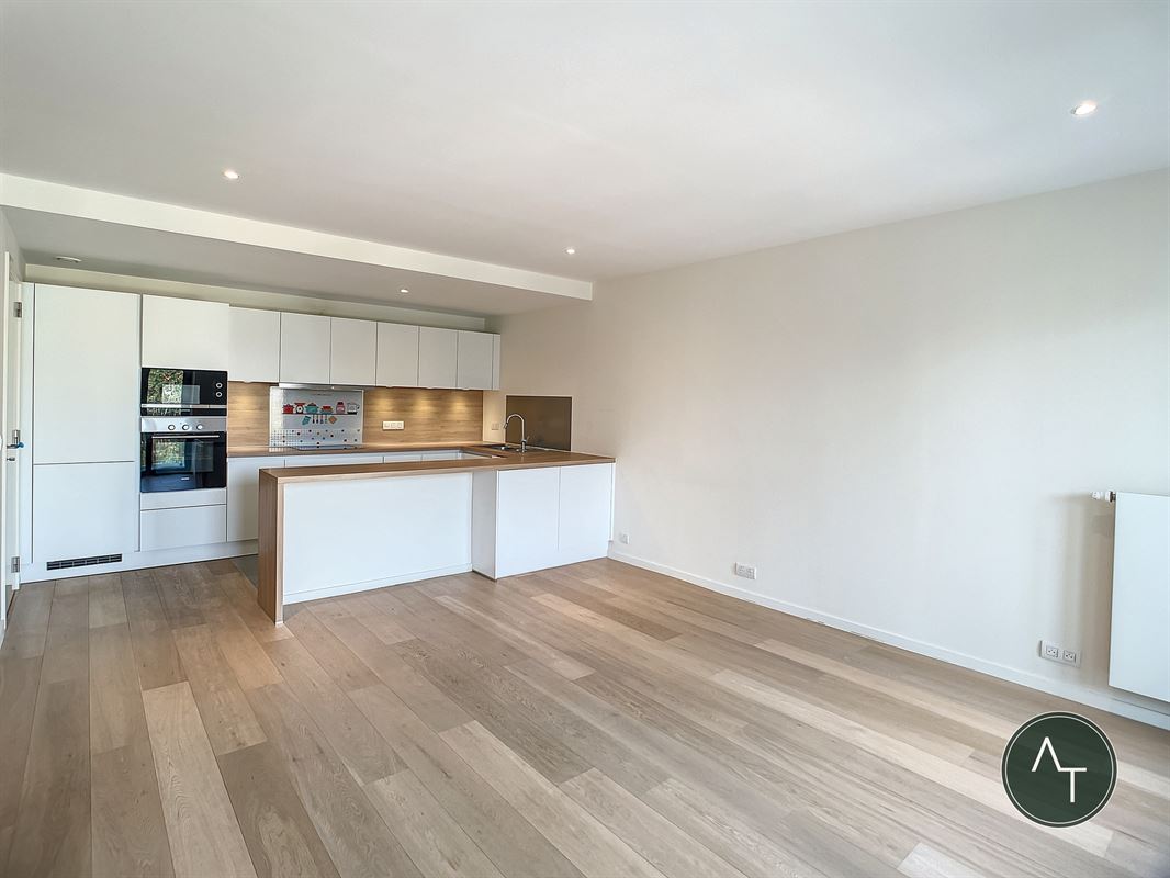 Châtelain / App. 2sl +/- 77m² met terras