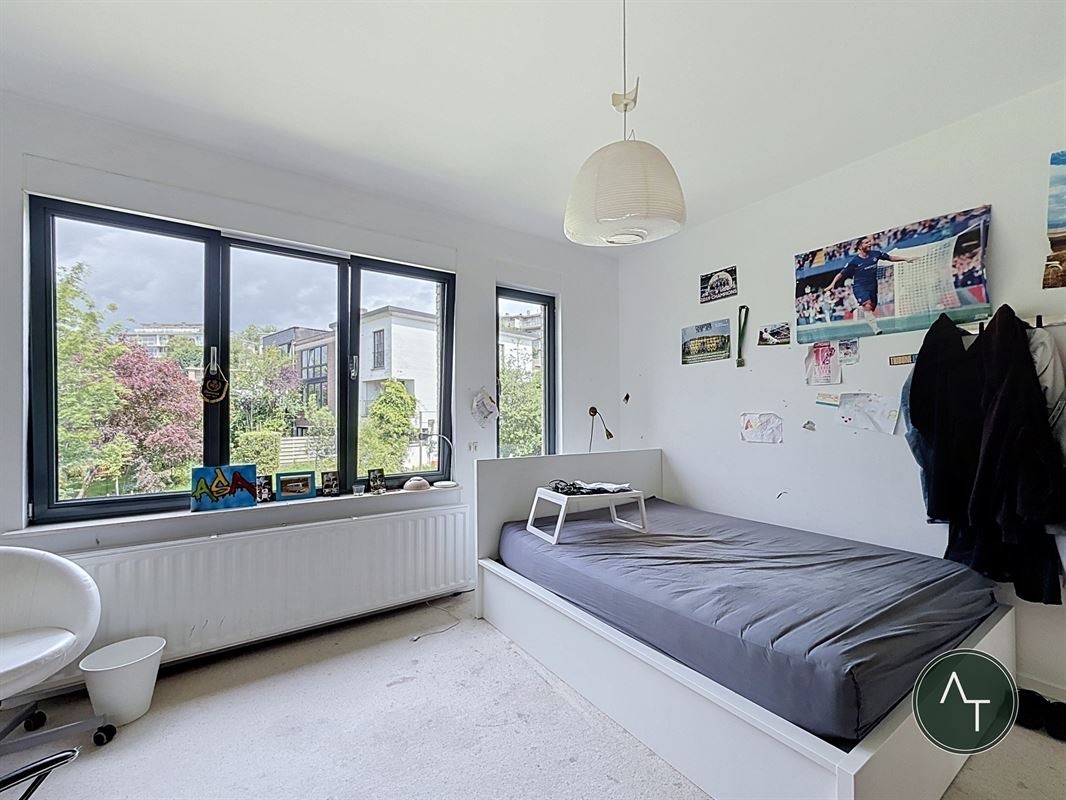 Sint-Job / Modernistische woning 3-sl +/- 204 m² met garage en tuin