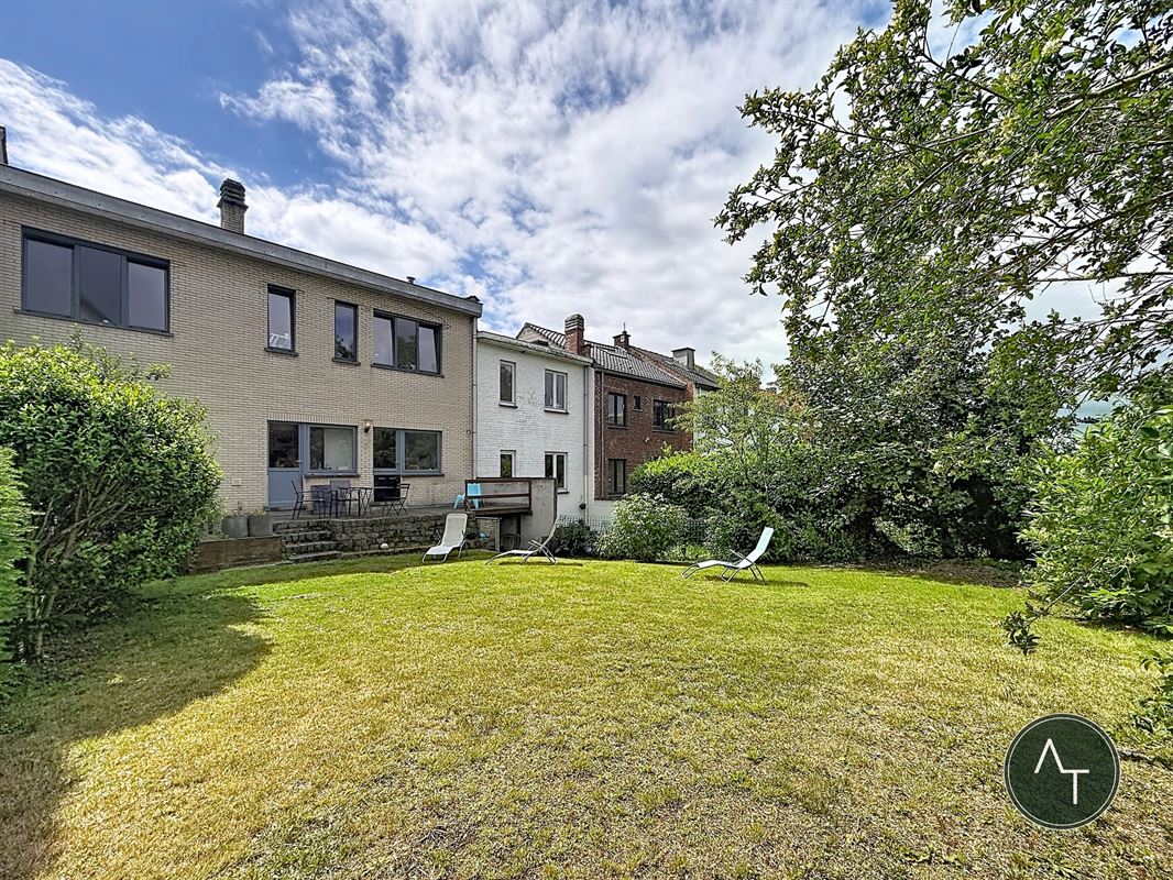 Sint-Job / Modernistische woning 3-sl +/- 204 m² met garage en tuin